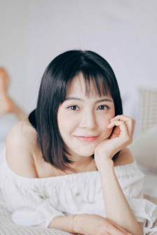 年轻的女老师在线观看